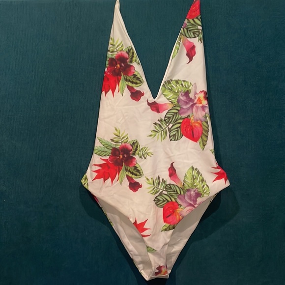 Privacy Please womens ‘Elouise’ one piece swimsuit ‘white floral’ revolve sz Med - Picture 4 of 7